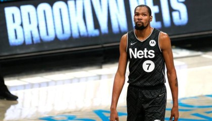 开云体育app-季后赛东部前瞻：篮网大战绿军 雄鹿复仇热火？