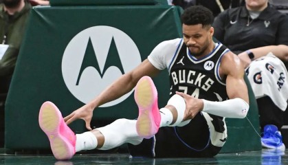 开云体育下载-他已经31岁，要走下坡路了|坤坤|雄鹿|密尔沃基雄鹿队|亚特兰大老鹰队|迈阿密热火队_新浪体育_新浪新闻